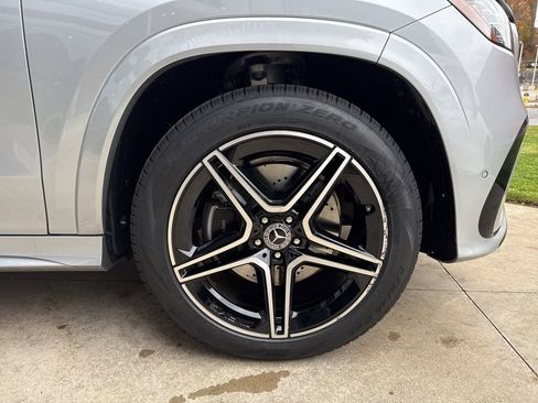 Certified 2025 Mercedes-Benz GLS 450 4MATIC image 12