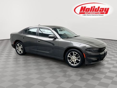 Used 2017 Dodge Charger SXT image 1