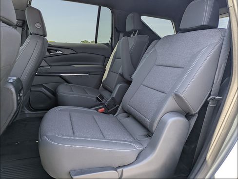 Certified 2025 Chevrolet Traverse LT w/ Driver Confidence Package FWD image 14