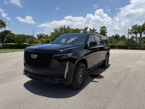 Used 2024 Cadillac Escalade ESV Sport w/ LPO, ONYX Package AWD/4WD image 2