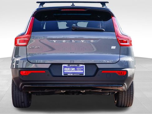 Used 2023 Volvo XC40 Recharge Plus image 6
