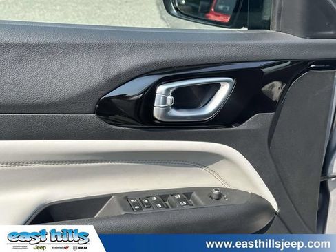 Used 2023 Jeep Compass Limited w/ Sun and Sound Group AWD/4WD image 15