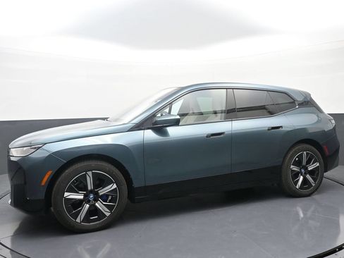 Used 2024 BMW iX xDrive50 w/ Sport Package AWD/4WD image 4