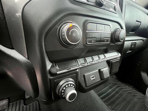 Used 2019 Chevrolet Silverado 1500 Custom Trail Boss w/ Custom Convenience Package image 17