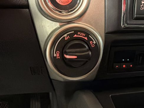 Used 2017 Nissan Titan PRO-4X AWD/4WD image 28