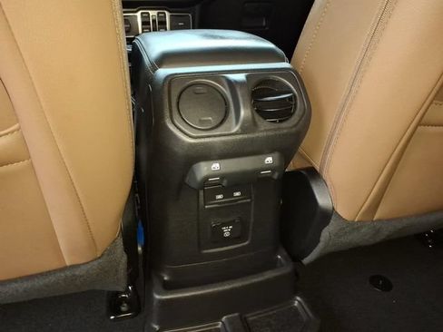 Used 2022 Jeep Wrangler Unlimited Sahara w/ Cold Weather Group AWD/4WD image 15