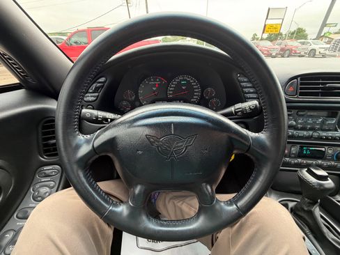 Used 1999 Chevrolet Corvette Coupe w/ Memory Pkg RWD image 9
