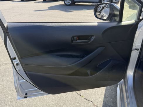 Used 2022 Toyota Corolla LE w/ Carpet Mat Package (TMS) FWD image 8