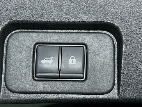 Used 2025 Nissan Rogue SV image 28