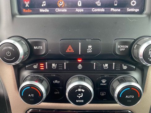 Used 2019 RAM 2500 Laramie w/ Black Appearance Package image 15