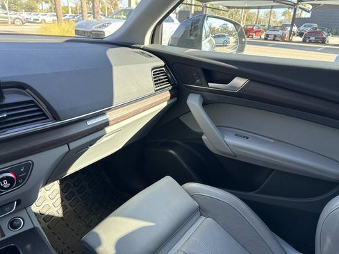 Used 2021 Audi Q5 e Premium Plus w/ Premium Plus Package image 25