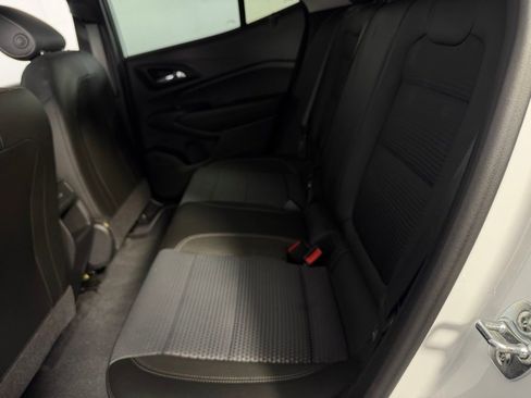 Used 2025 Chevrolet Trax LT FWD image 25