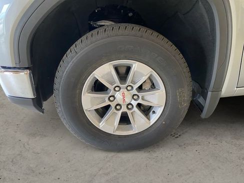 New 2026 GMC Sierra 1500 SLE image 15