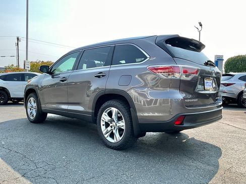 Used 2014 Toyota Highlander Limited w/ Driver Technology Package AWD/4WD image 5