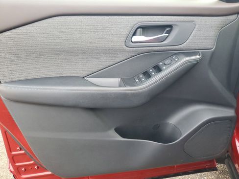 Used 2022 Nissan Rogue SV image 8