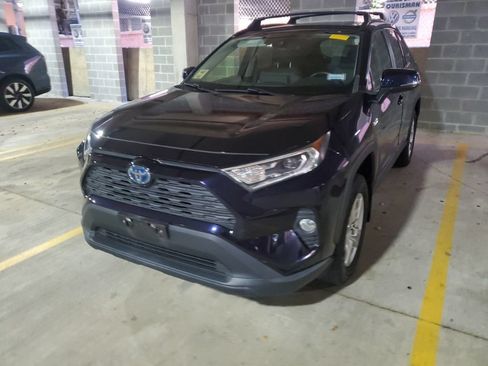 Used 2019 Toyota RAV4 XLE w/ Convenience Package AWD/4WD image 2