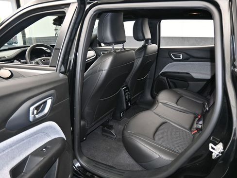 Used 2024 Jeep Compass Latitude image 31