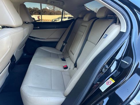 Used 2019 Lexus IS 300 image 11