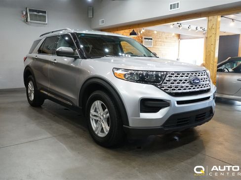 Used 2022 Ford Explorer XLT AWD/4WD image 3