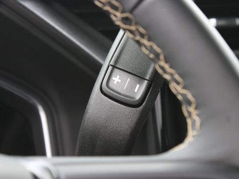 Used 2025 GMC Sierra 2500 AT4 image 65