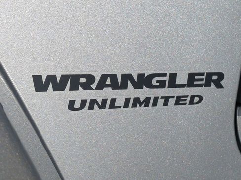 Used 2016 Jeep Wrangler Unlimited Rubicon image 12