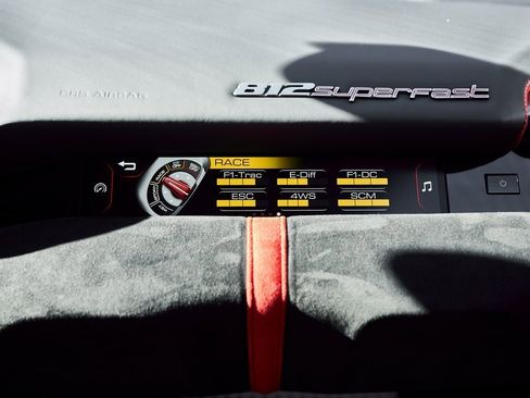 Used 2018 Ferrari 812 Superfast Base image 78