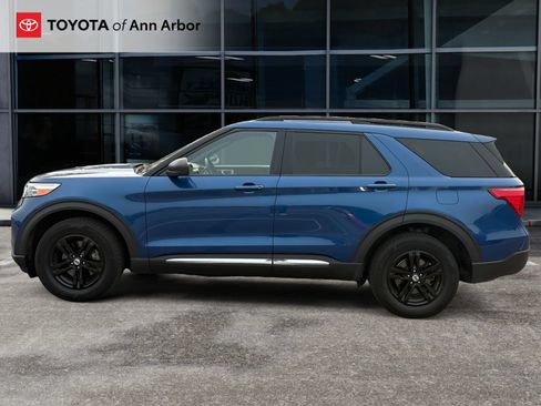 Used 2020 Ford Explorer XLT w/ Comfort Package AWD/4WD image 3