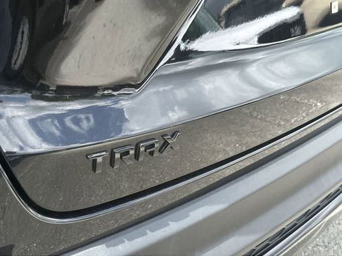 Used 2024 Chevrolet Trax RS FWD image 11
