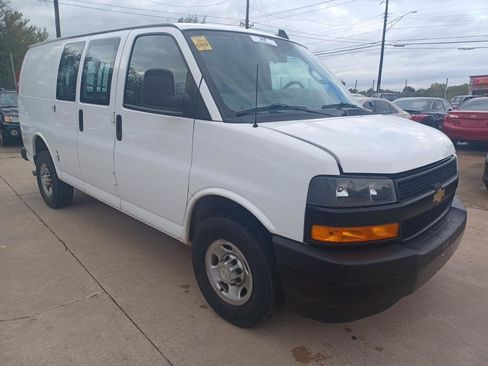 Used 2022 Chevrolet Express 2500 w/ Driver Convenience Package RWD image 3