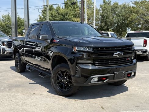 Used 2019 Chevrolet Silverado 1500 LT Trail Boss w/ Convenience Package AWD/4WD image 2