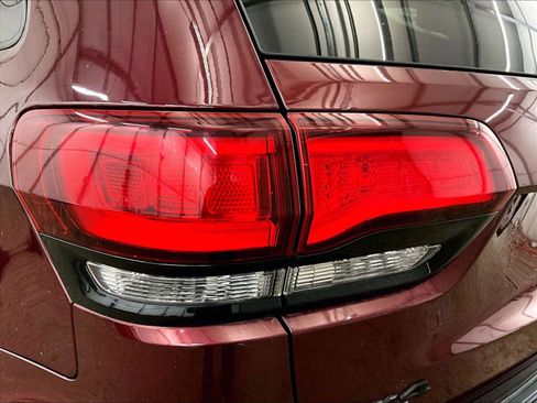 Used 2019 Jeep Grand Cherokee Altitude image 28