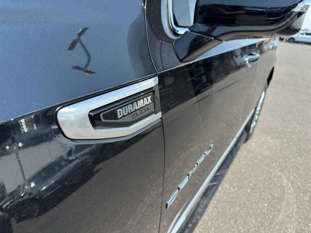 Used 2024 GMC Yukon Denali AWD/4WD image 10
