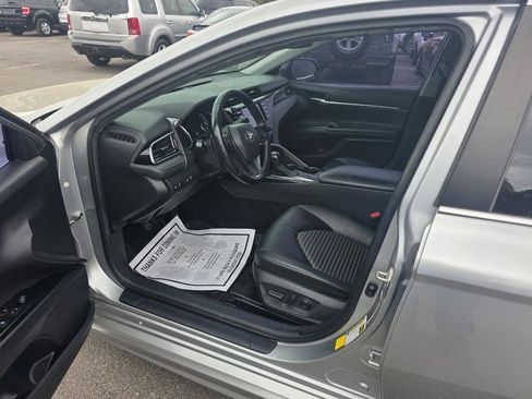 Used 2020 Toyota Camry SE image 5