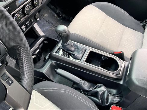 Used 2023 Toyota Tacoma TRD Off-Road w/ Technology Package RWD image 17