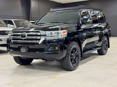 Used 2018 Toyota Land Cruiser image 1