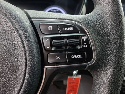 Certified 2022 Kia Niro LX image 22