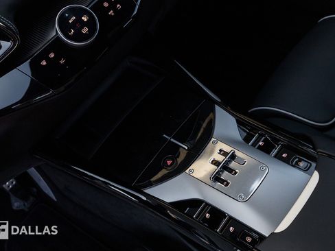 Used 2024 Ferrari Purosangue image 31