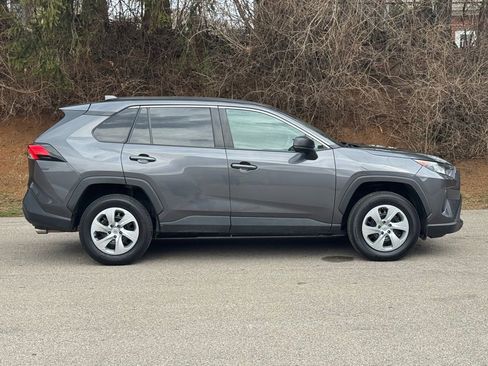 Used 2021 Toyota RAV4 LE image 4