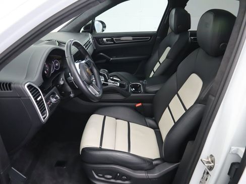 Used 2023 Porsche Cayenne Platinum Edition image 20