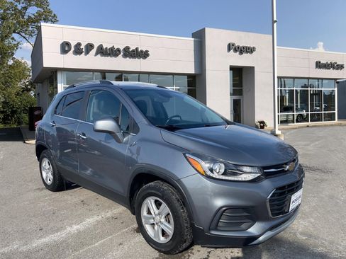 Used 2019 Chevrolet Trax LT w/ LT Convenience Package image 2