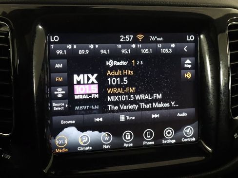 Used 2021 Jeep Compass Limited w/ Sun and Sound Group AWD/4WD image 30