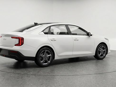 Used 2025 Kia K4 LXS image 9