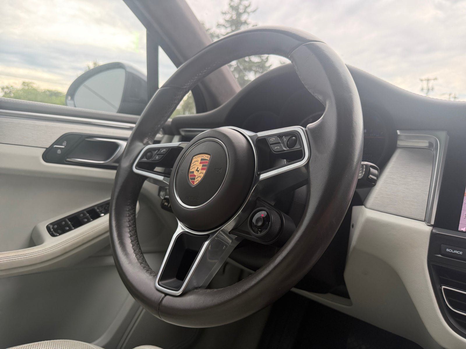 Used 2020 Porsche Macan Turbo AWD/4WD image 23