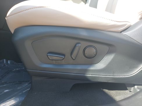 Used 2022 Ford Explorer XLT w/ Equipment Group 202A AWD/4WD image 29