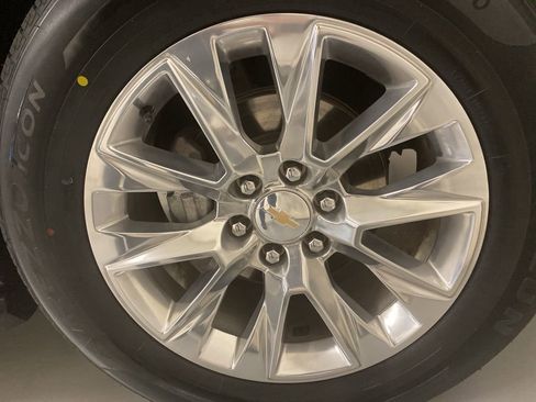 Used 2024 Chevrolet Suburban Premier image 24