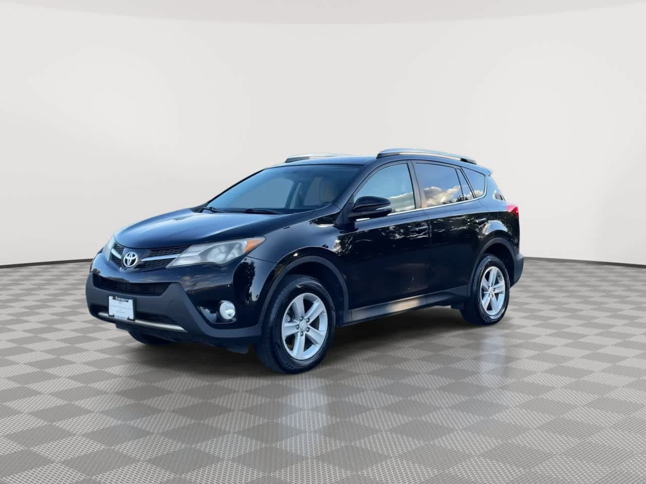 Used 2014 Toyota RAV4 XLE AWD/4WD image 4