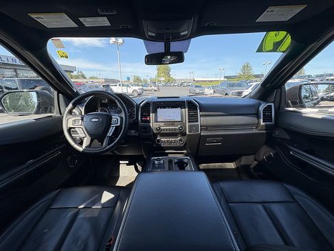 Used 2019 Ford Expedition XLT w/ Equipment Group 202A AWD/4WD image 18