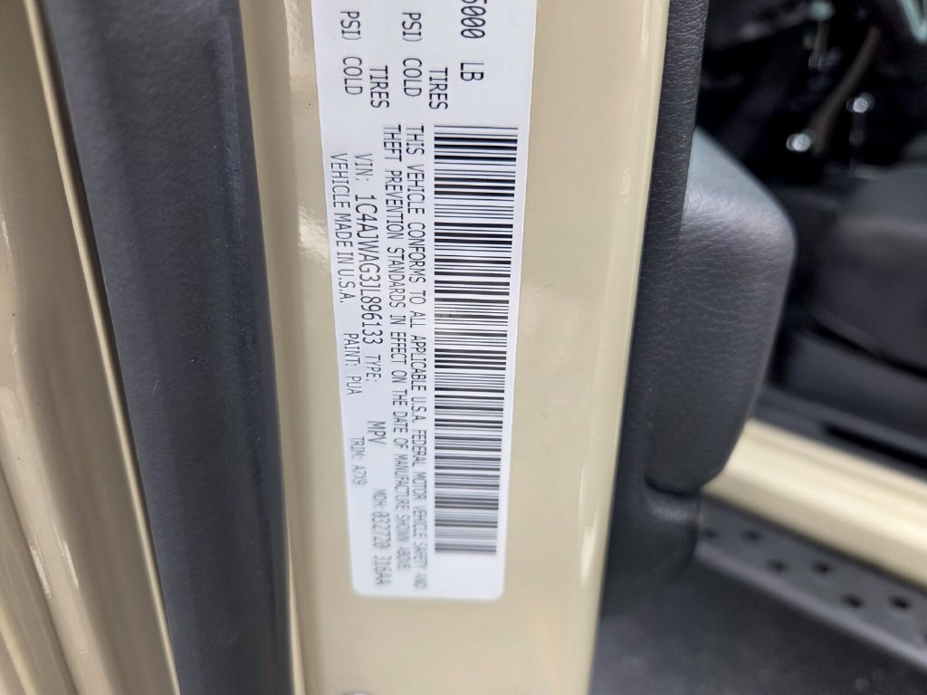 Used 2018 Jeep Wrangler Sport w/ Connectivity Group AWD/4WD image 20