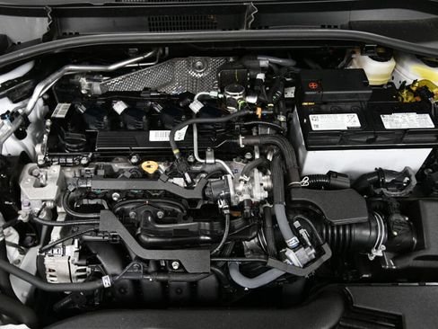 Certified 2023 Toyota Corolla Cross LE image 34