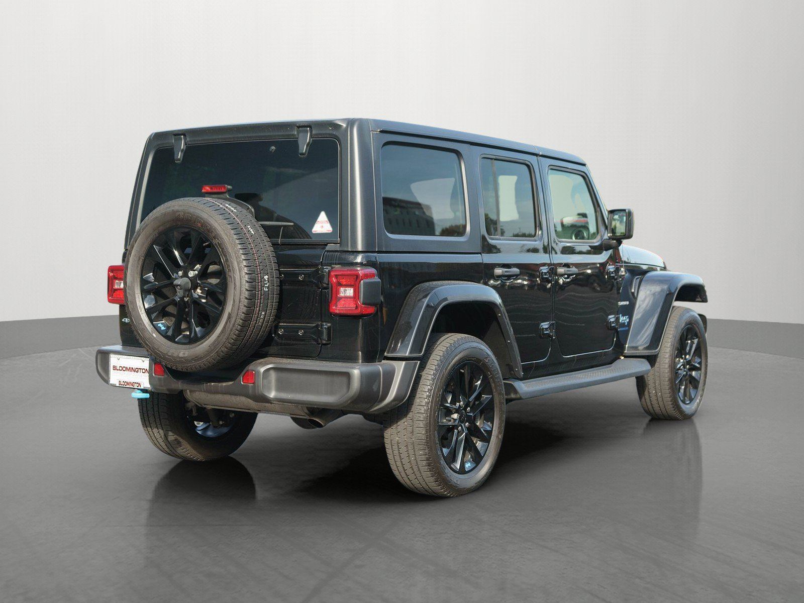 Used 2023 Jeep Wrangler Unlimited Sahara w/ Cold Weather Group AWD/4WD image 7